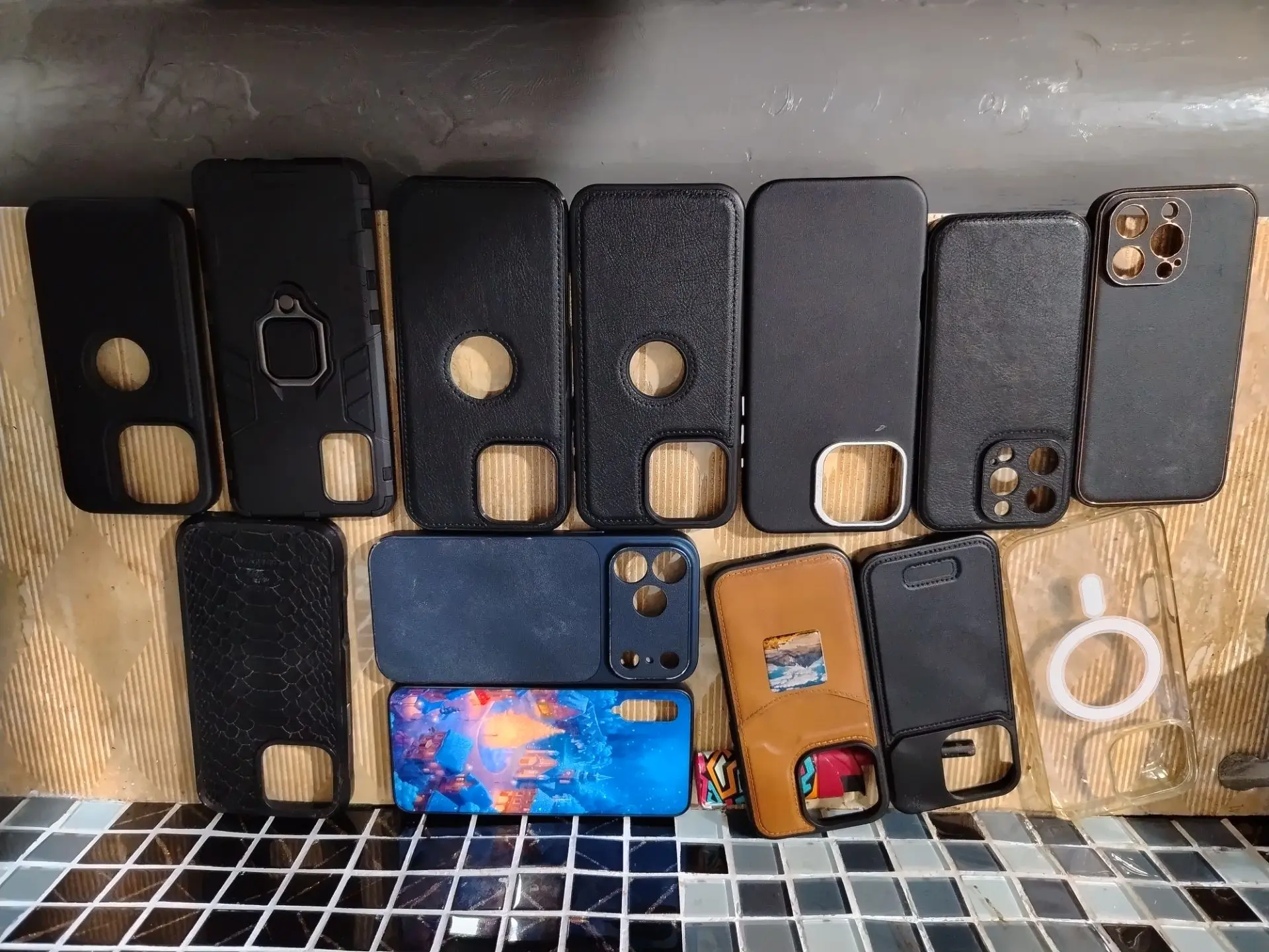 Продам новые чехли на iphone 14 и 16 .