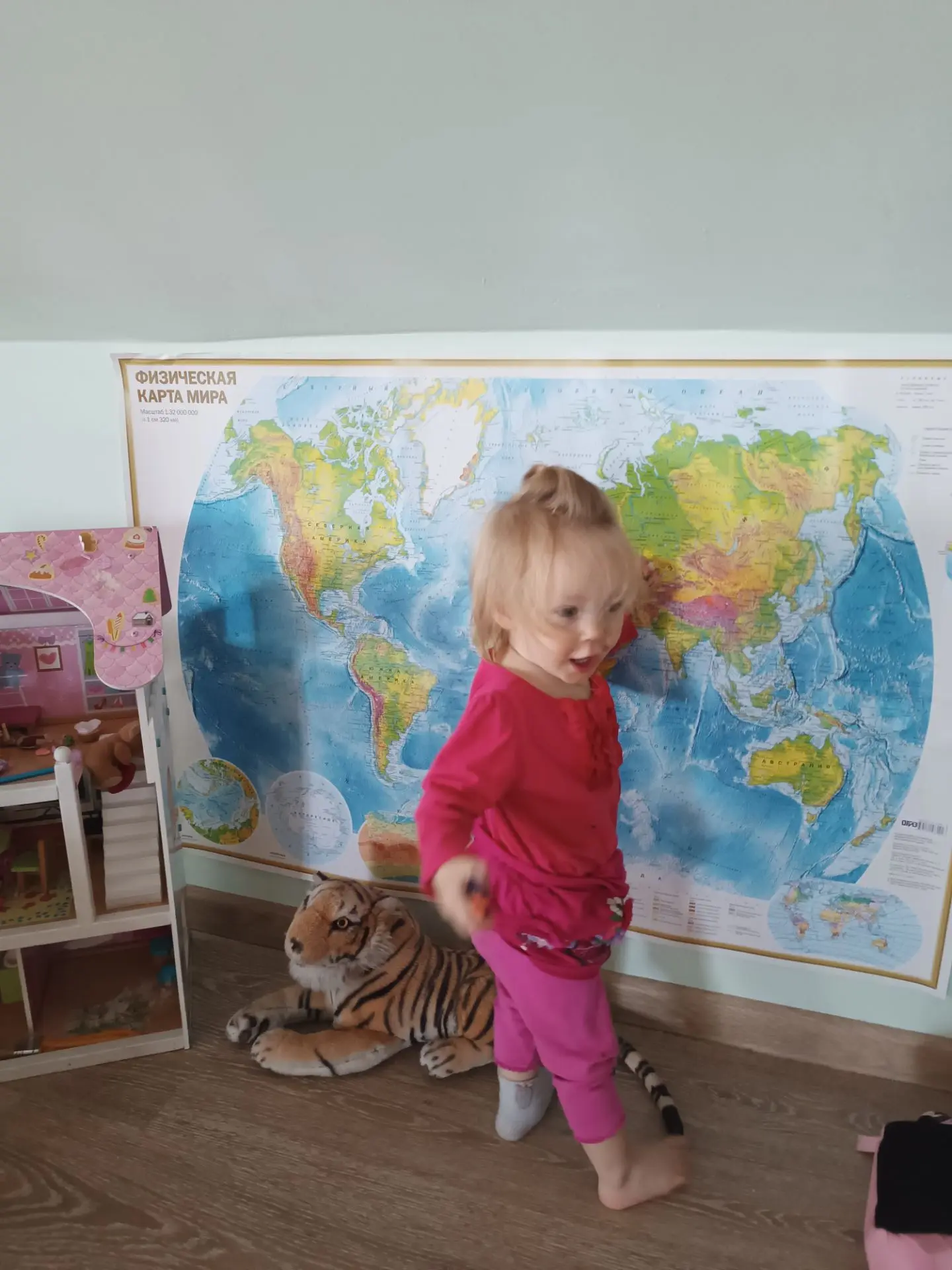 Собственно, место нашлось быстро. Есть у нас на мансарде стена, на которую ничего не пр...