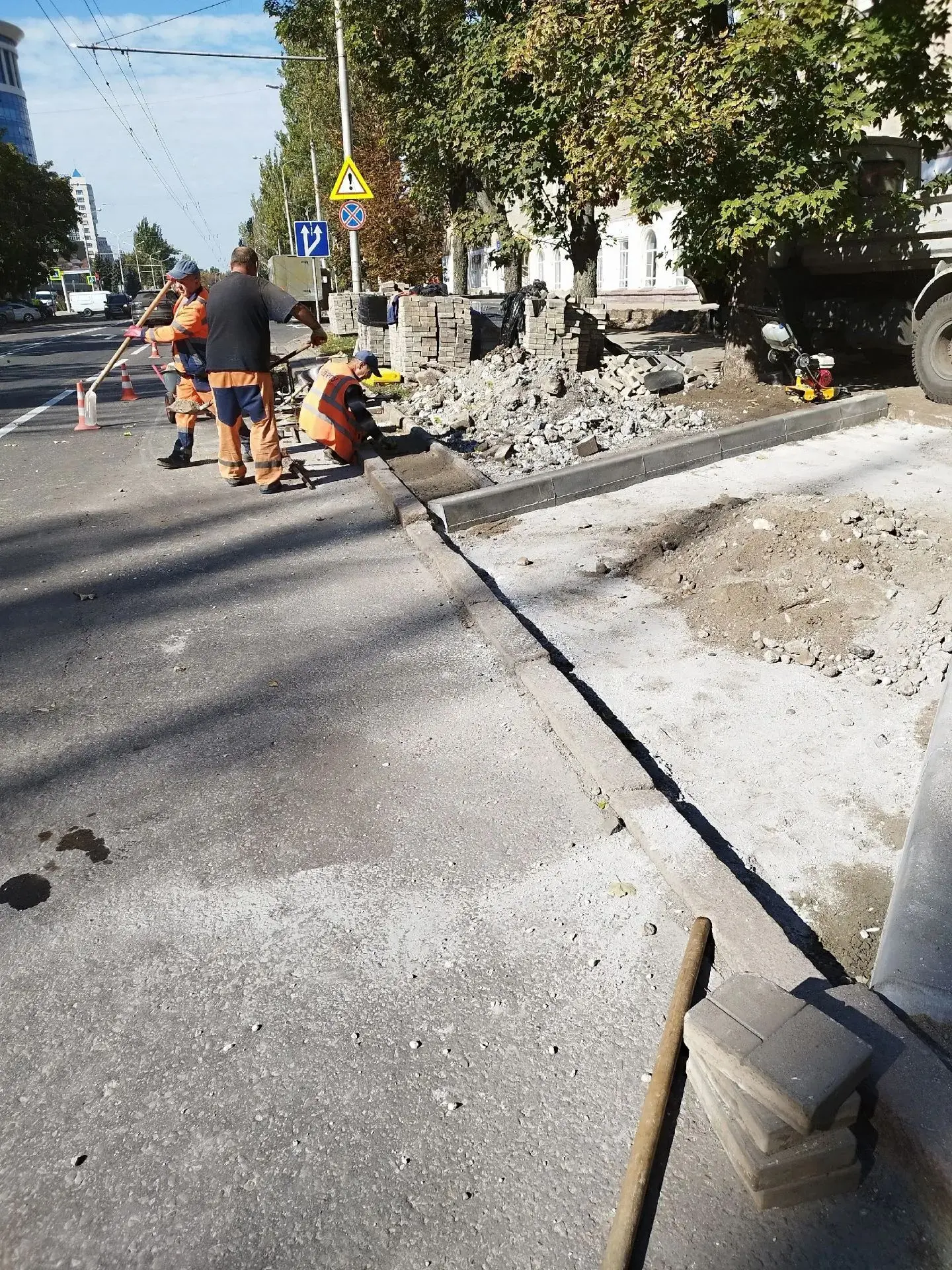 Так же на данном участке ул.Артема проведена работа по устройству технического тротуара...