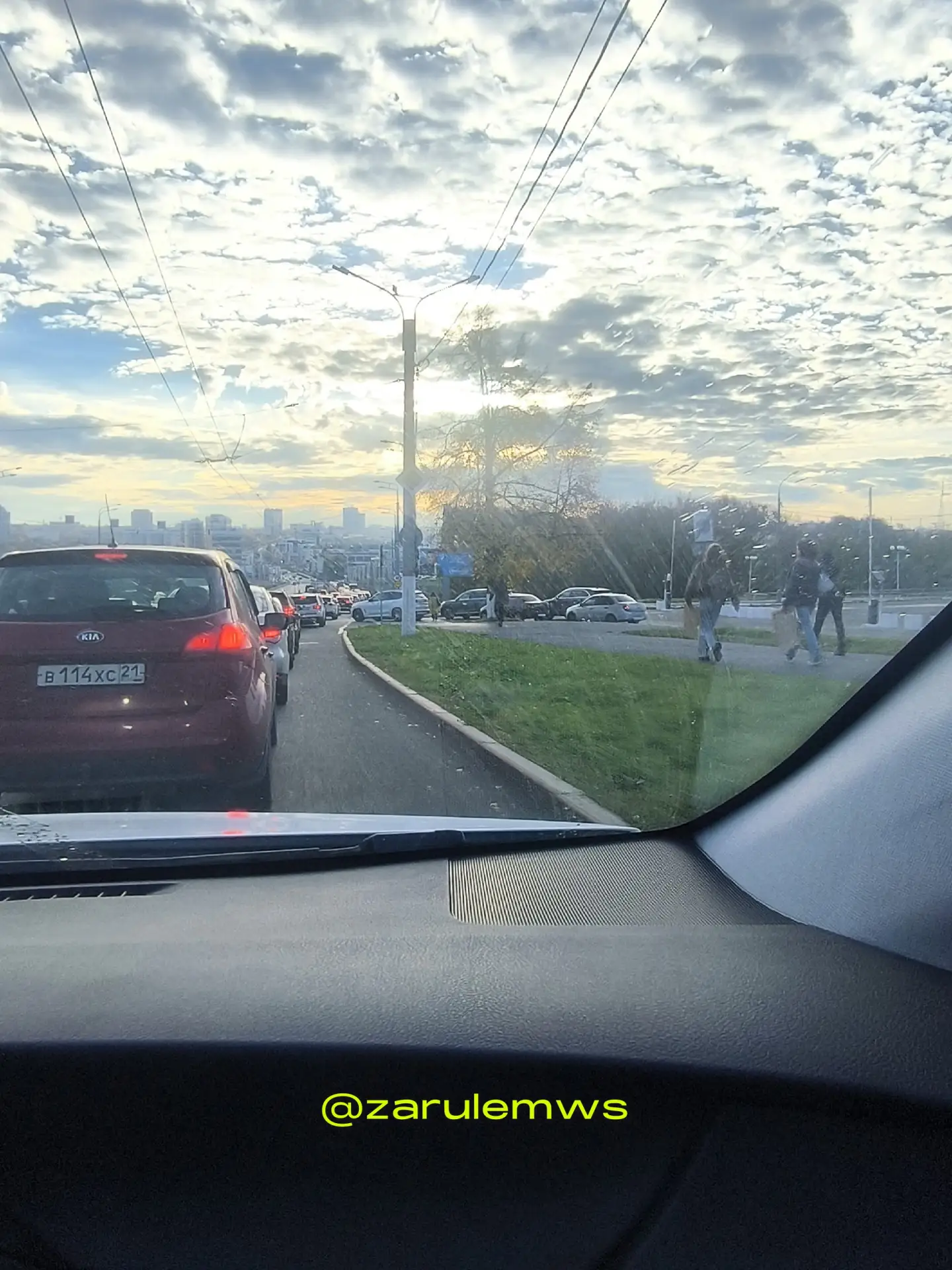 Стандартное утро на Московском проспекте и только самые умники считают, что объехать вс...