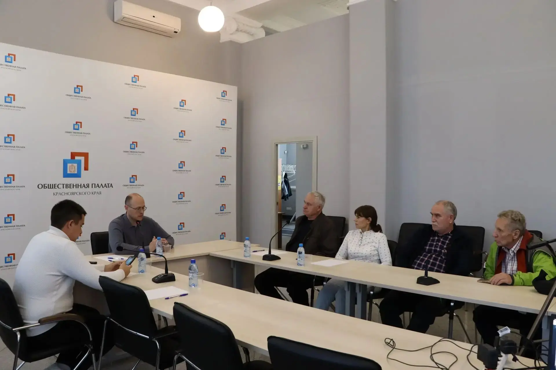 ❗️ Минино: Мининский сельсовет засыпал дорогу строительными отходами - вместе с ливневкой.
