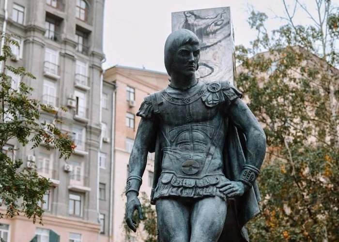 Памятник танцовщику и балетмейстеру Марису Лиепе открыли в Москве. В 2026 году отмечает...