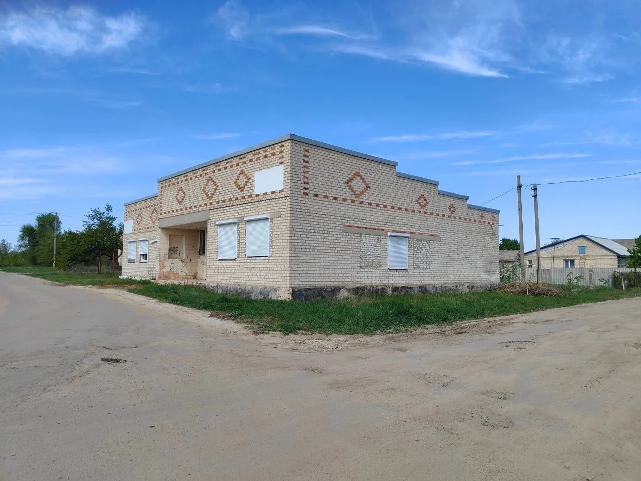 Продаётся коммерческое нежилое помещение площадью 301 м² в г. Луганск (координаты 48.65...