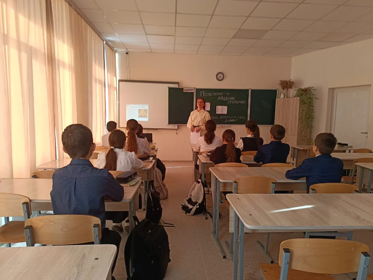 В 5 «А» прошёл классный час «Полезные и вредные привычки».