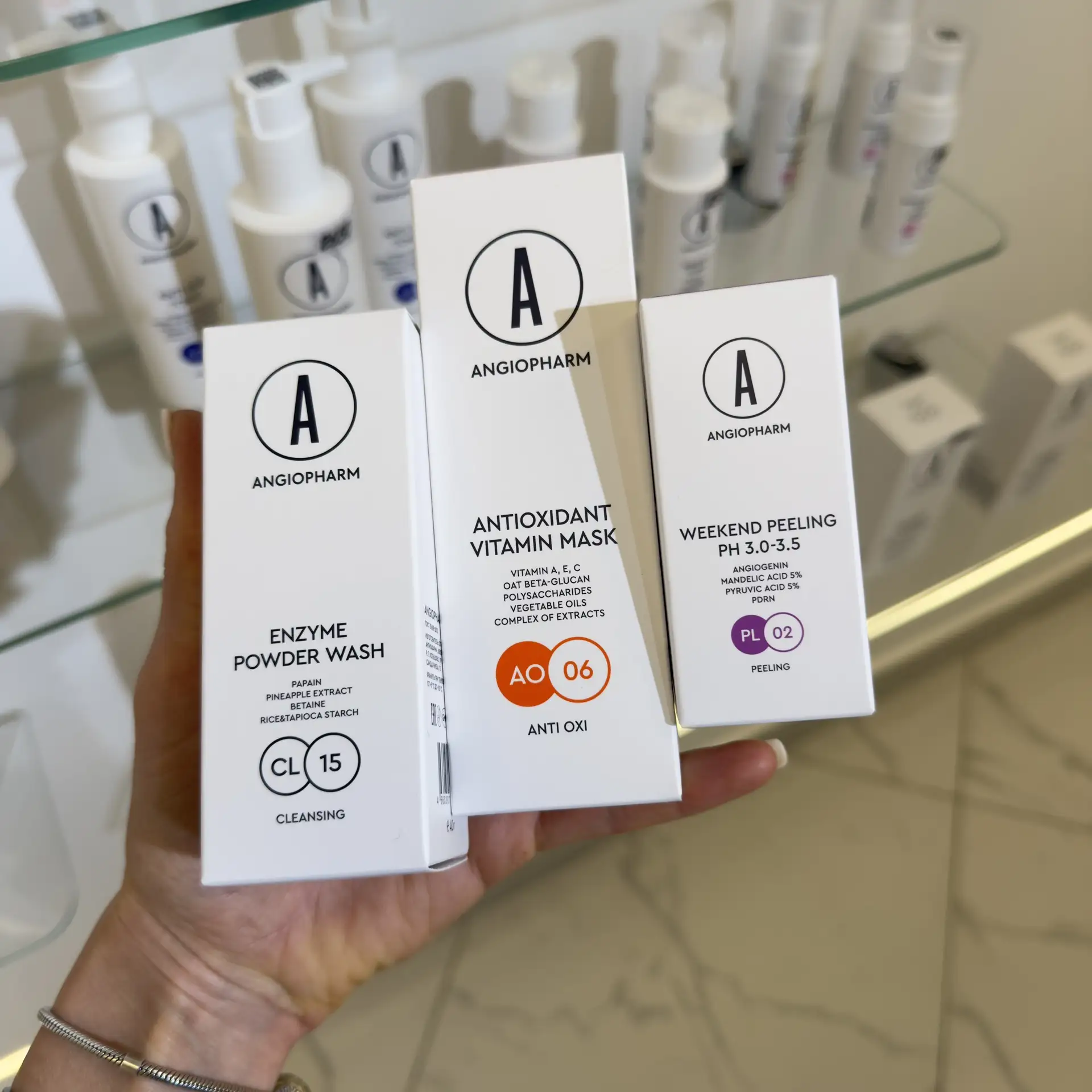 Сохраняйте: 3 комбинации средств ANGIОPHARM для сияния кожи ✨