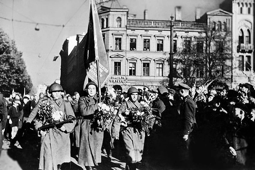 Сегодня исполнилось 82 года со дня освобождения Риги от немецко-фашистских захватчиков