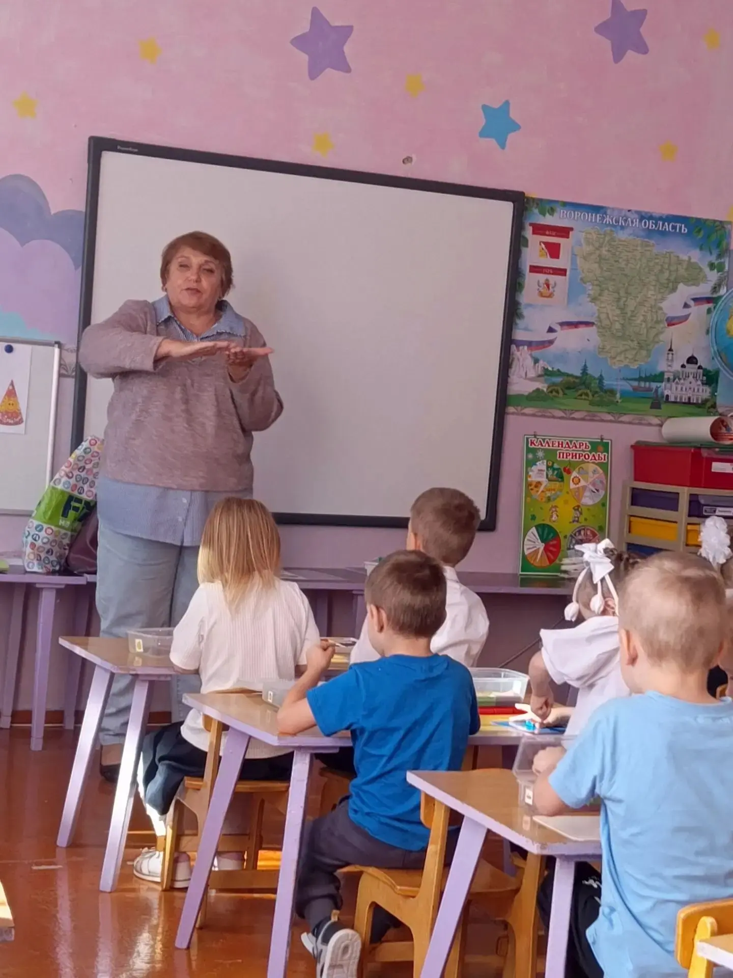 Друзья, сегодня мы заглянули в гости в детский сад «Страна детства»! Там кипит творческ...
