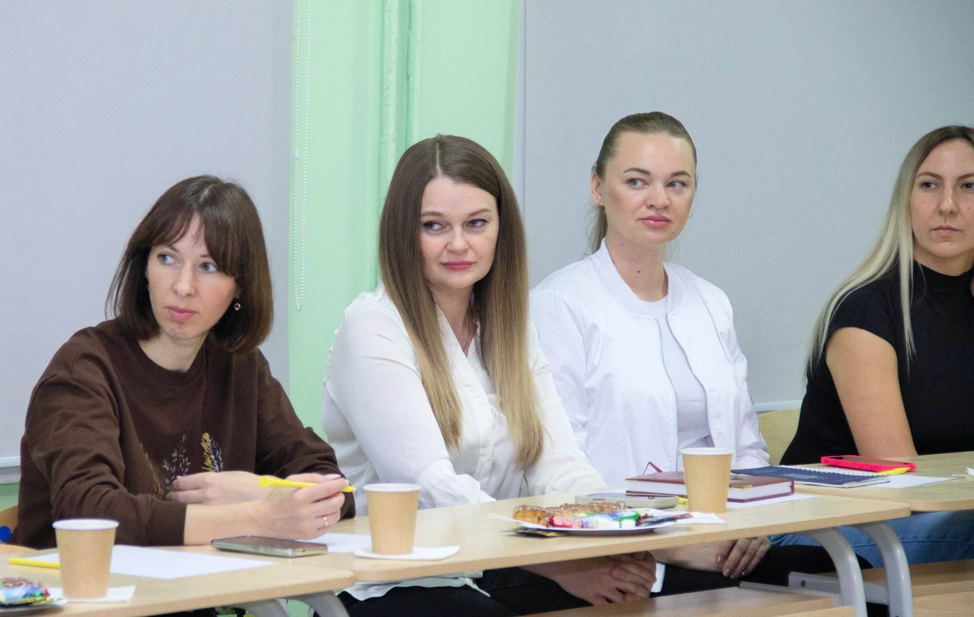 В МБОУ ЦО №16 состоялась встреча представителей родительских комитетов классов с директ...