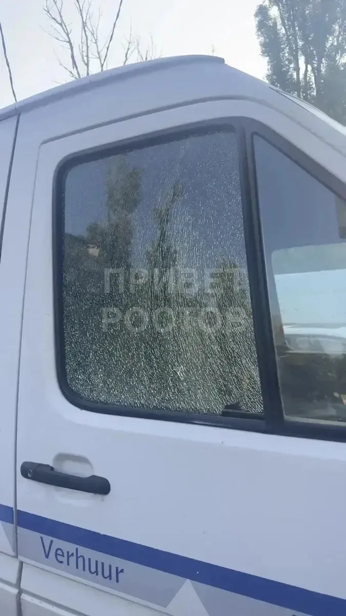 В Азове за ночь повредили сразу две машины на парковке «Чижика»