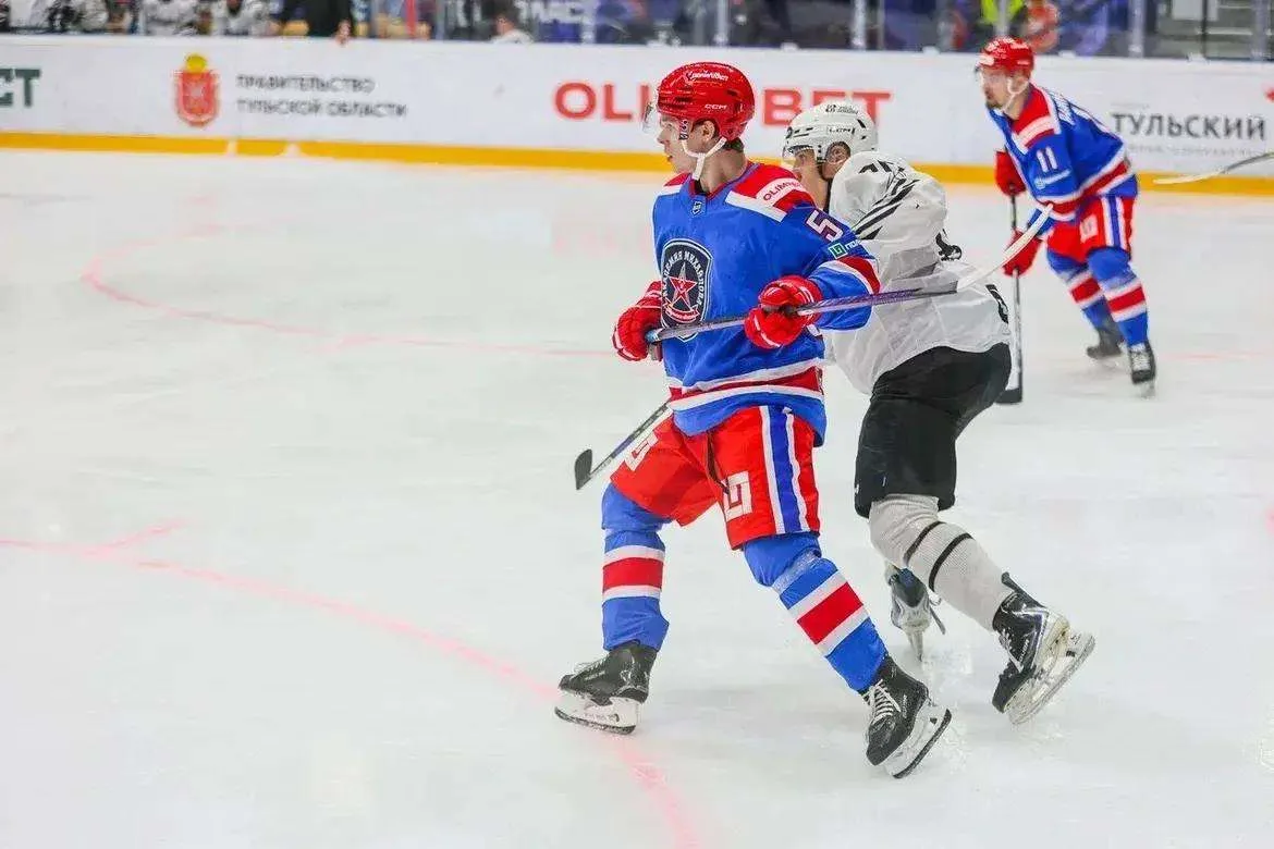 🏒14 октября АКМ принял на домашнем льду «Челмет» из Челябинска.