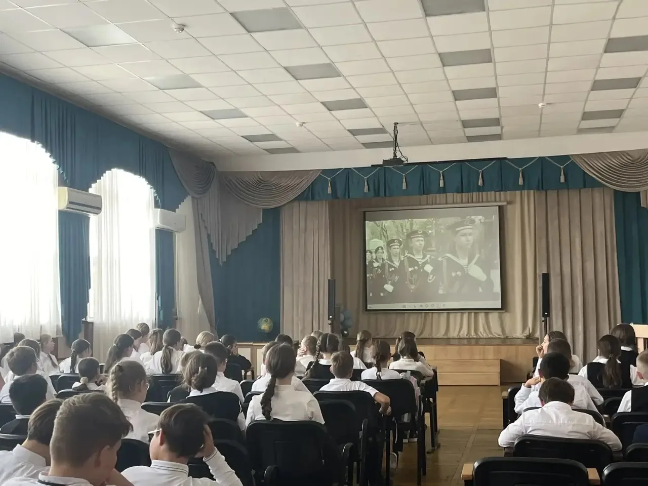 Сегодня для 5 -х классов прошел Урок мужества, посвященный Городу-герою Новороссийску! 🎖️
