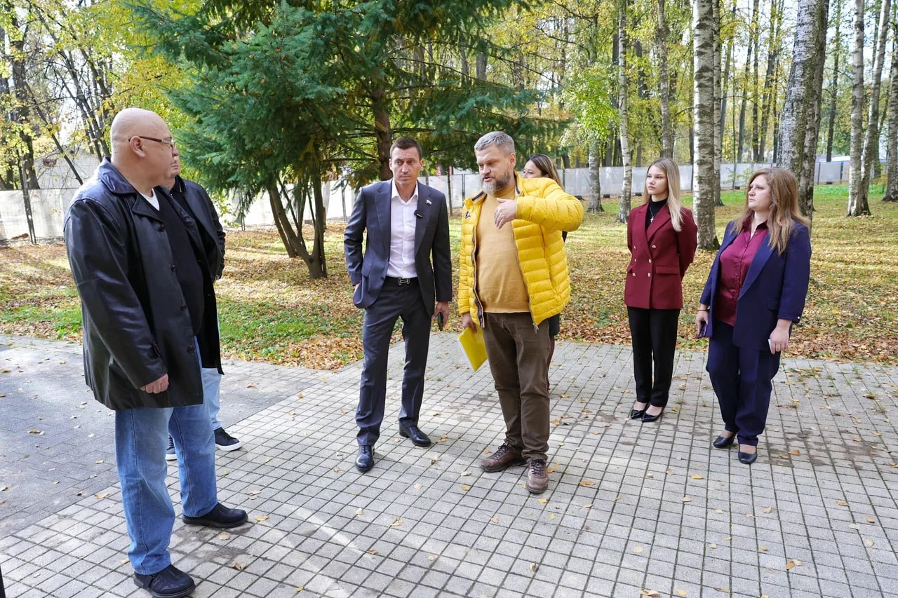 Александр Легков оценил ход благоустройства парка в Мытищах