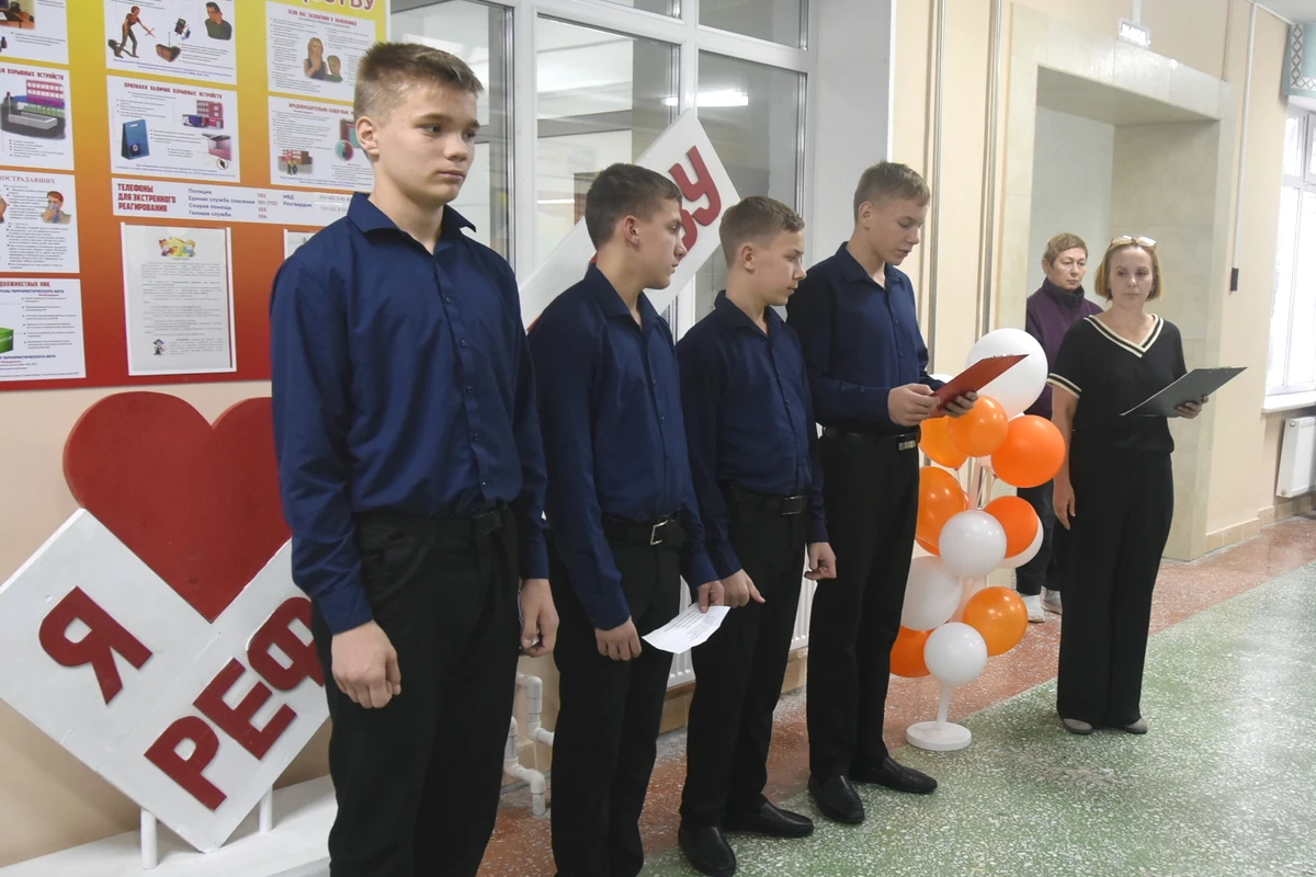 🎉 В Рефтинском СУВУ поздравили педагогов дополнительного образования