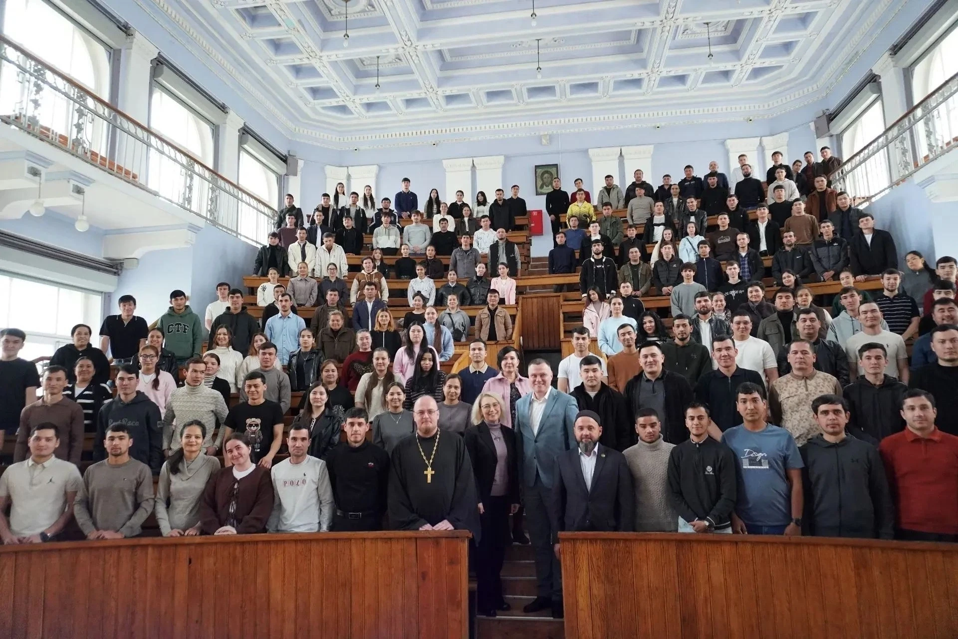 Фото со вчерашней встречи со студентами. Нет, ну правда, надо всех приезжих студентов п...