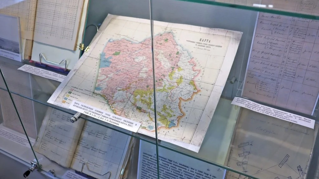 К 120-летию Столыпинской реформы в Барнауле открыли выставку ценных архивных документов...