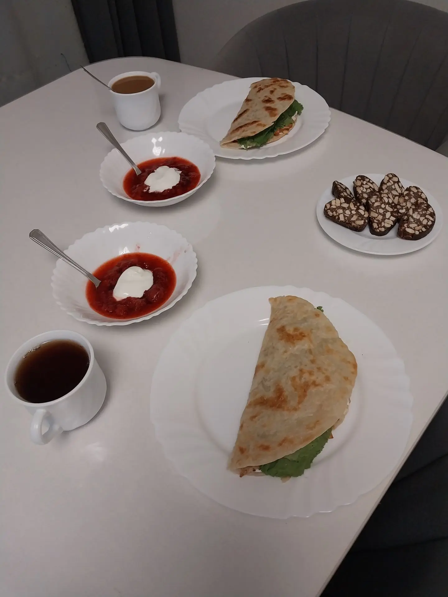 На улице дождь ☔️, а дома так уютно и вкусно, что не хочется выходить на улицу.