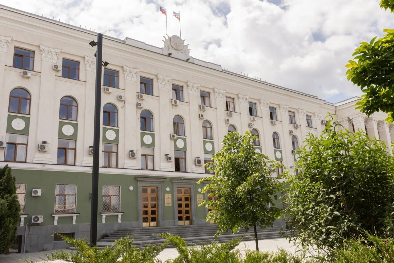Выплаты за свет, ремонт домов и автобусные рейсы. Совещание по вопросам работы с обраще...