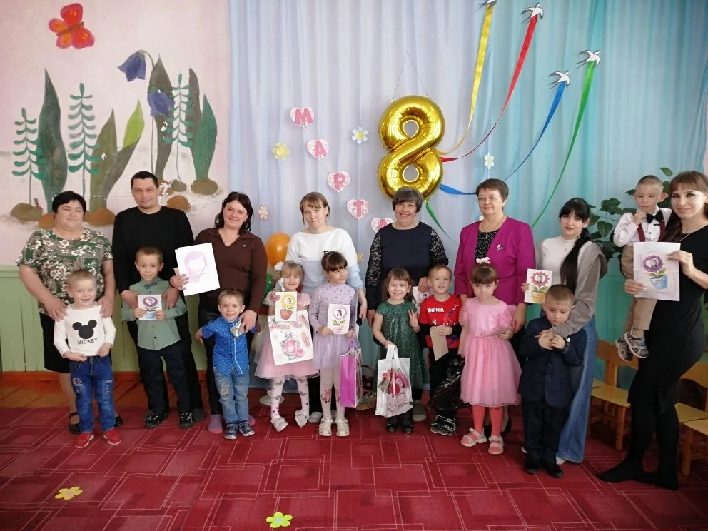 В  группе "Капельки" прошёл чудесный утренник, посвящённый Международному женскому дню ...
