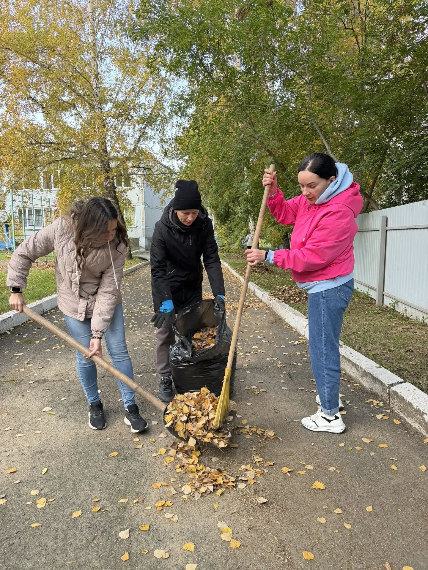 🌿 Сегодня в нашем детском саду прошёл субботник!