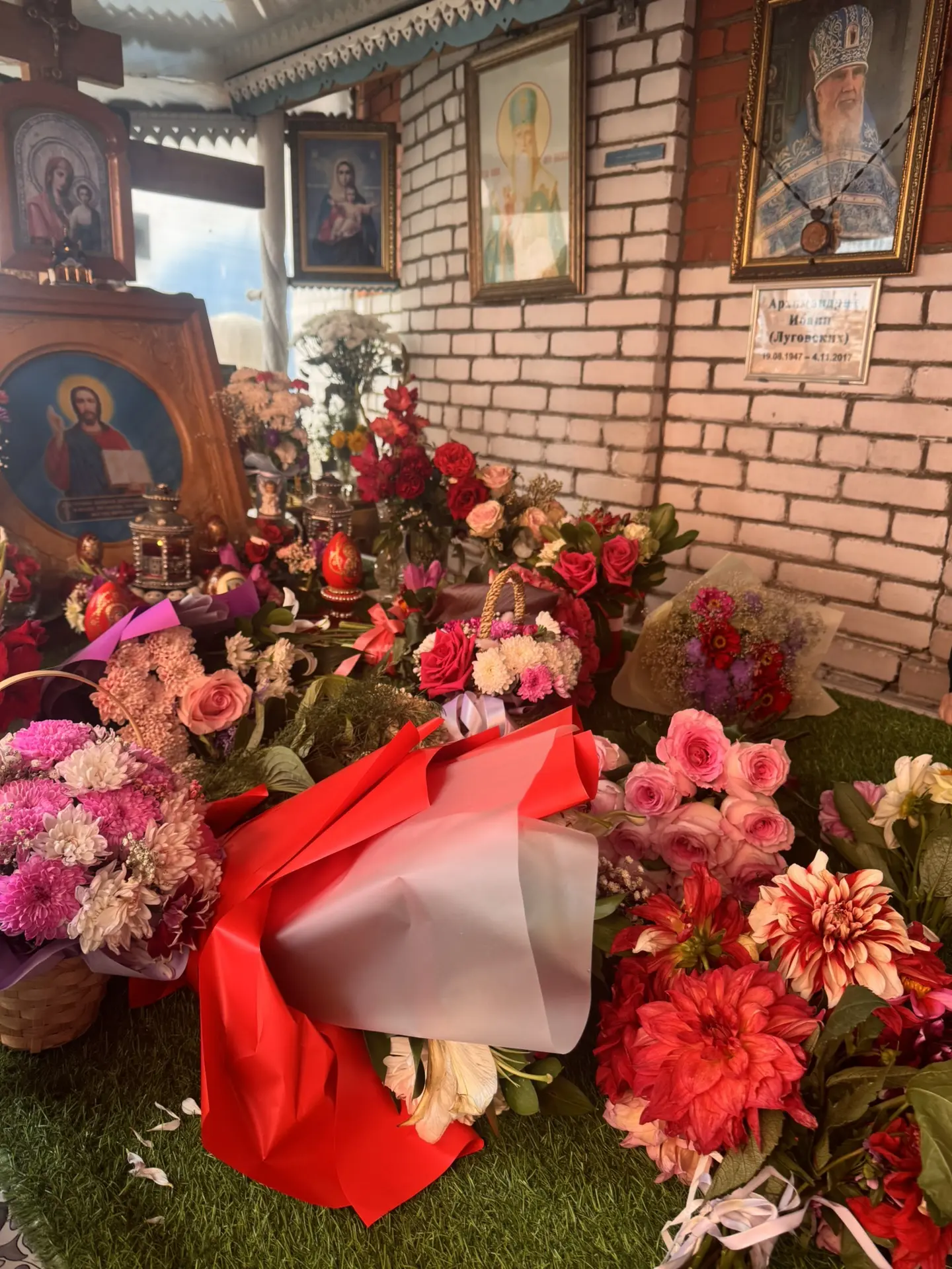 ЗАВТРА ВОЗДВИ́ЖЕНИЕ ЧЕСТНО́ГО И ЖИВОТВОРЯЩЕГО КРЕСТА ГОСПОДНЯ!🙏🕊️