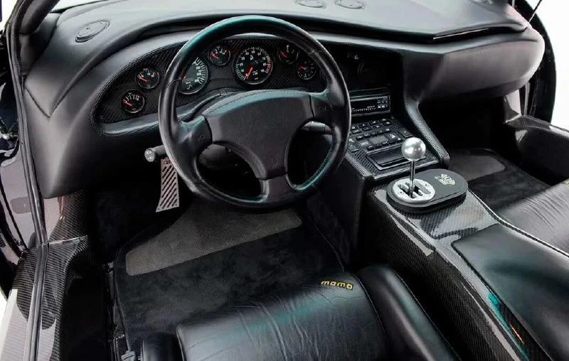 В августе 2026 года аукционный дом Bonhams проведет продажу редкого Lamborghini Diablo ...