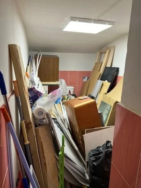 Требуется вынести с 4 этажа и загрузить в машину. Желательно в ближайшее время. Цена?