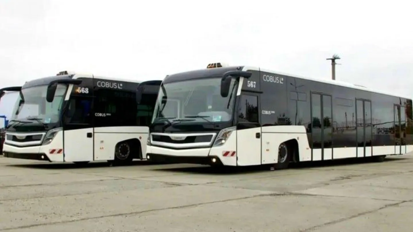 В аэропорту Сургута запустили в эксплуатацию новые перронные автобусы 🚍