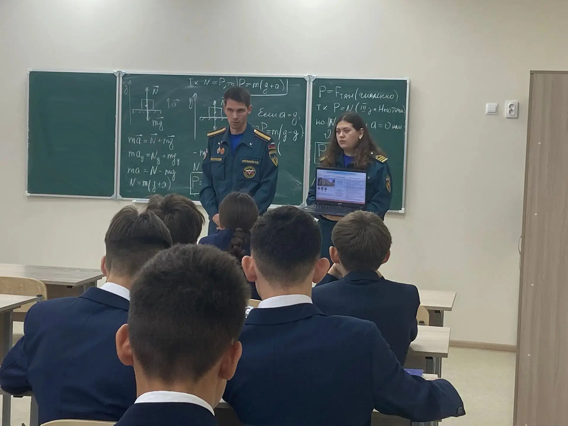 🚒 Выбор профессии: как прошла встреча с сотрудниками МЧС.