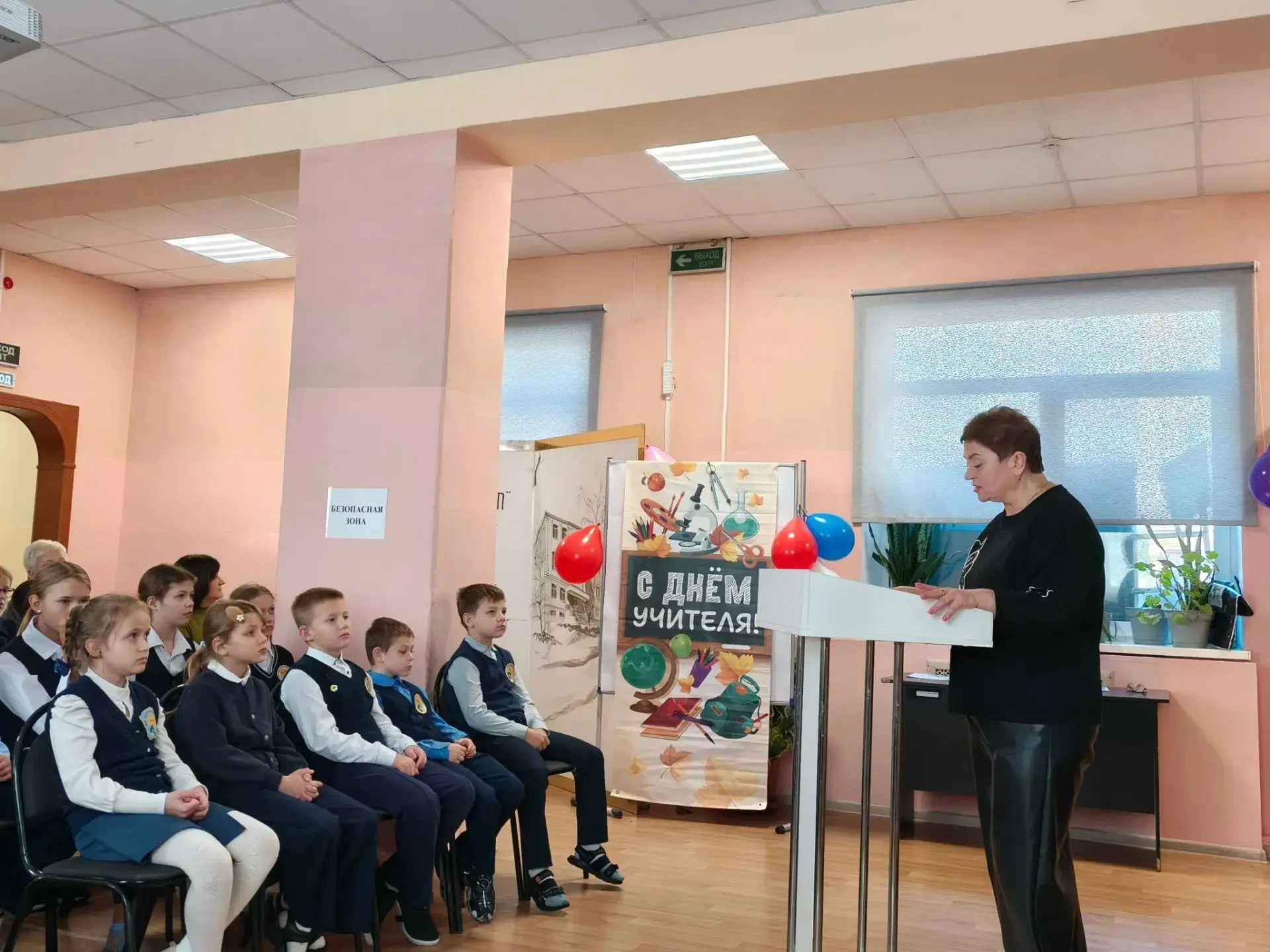 🛡️ Общешкольная линейка, посвящённая Дню гражданской обороны