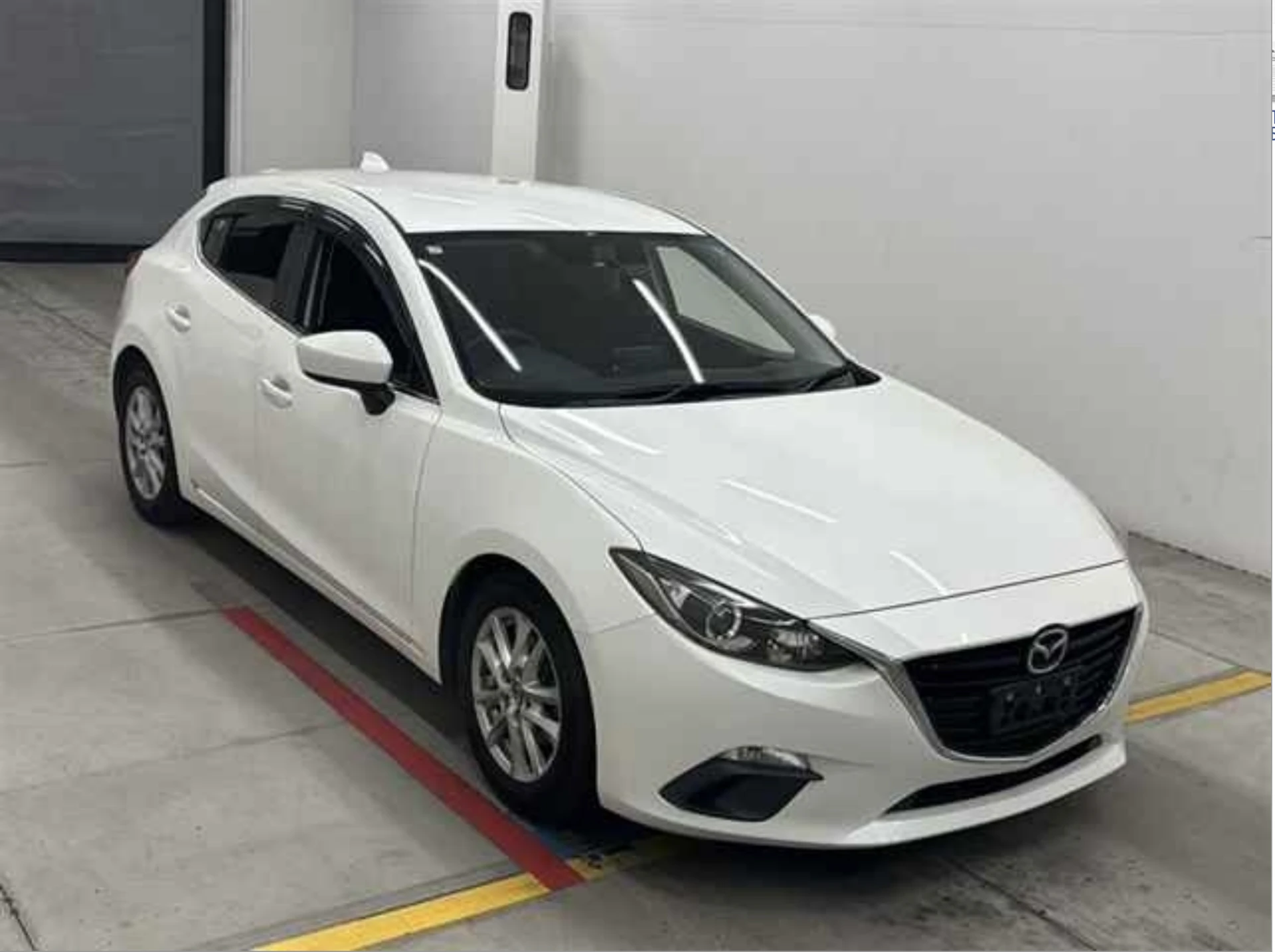 Mazda Axela 2014 года.