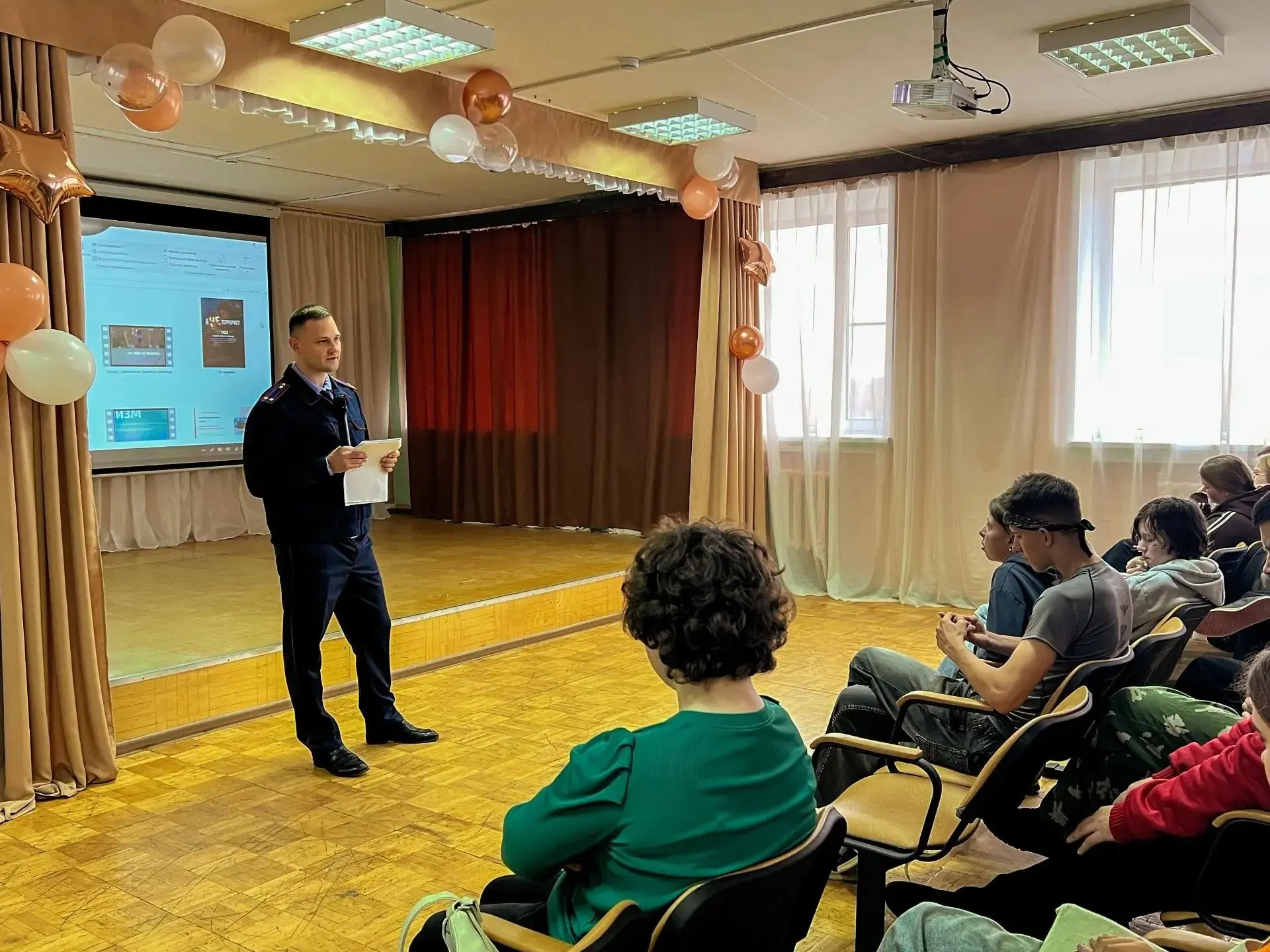 Как не стать жертвой вербовки в интернете: сотрудник СУ СК России по Костромской област...