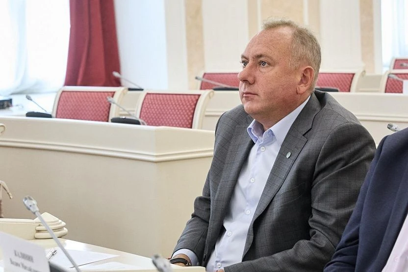 📚Владимир Вдонин помог межпоселенческой библиотеке Вадинского района