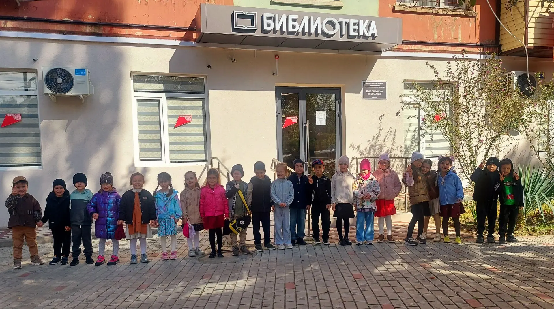 📚Сегодня состоялась экскурсия в обновленную библиотеку! Ребята познакомились с новым п...