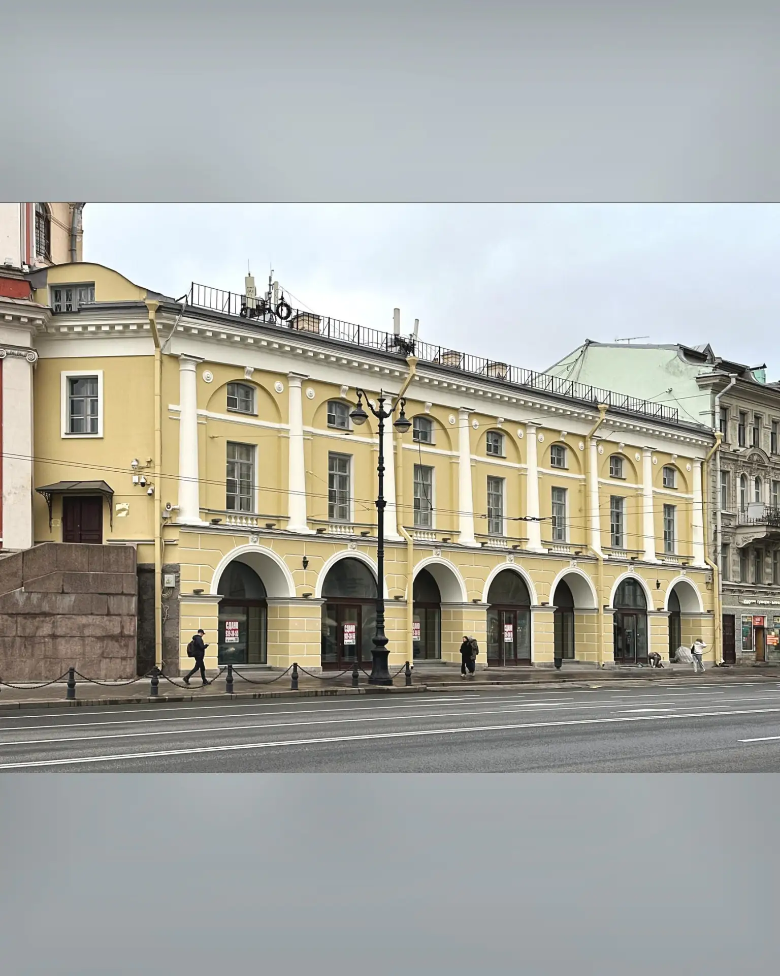Серебряные ряды на Невском почти отреставрировали! Со здания уже сняли строительные леса