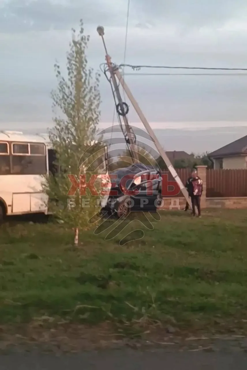 ❗️ Вчера в Стрелецком-72 вчера произошла жёсткая авария с автобусом и кроссовером!