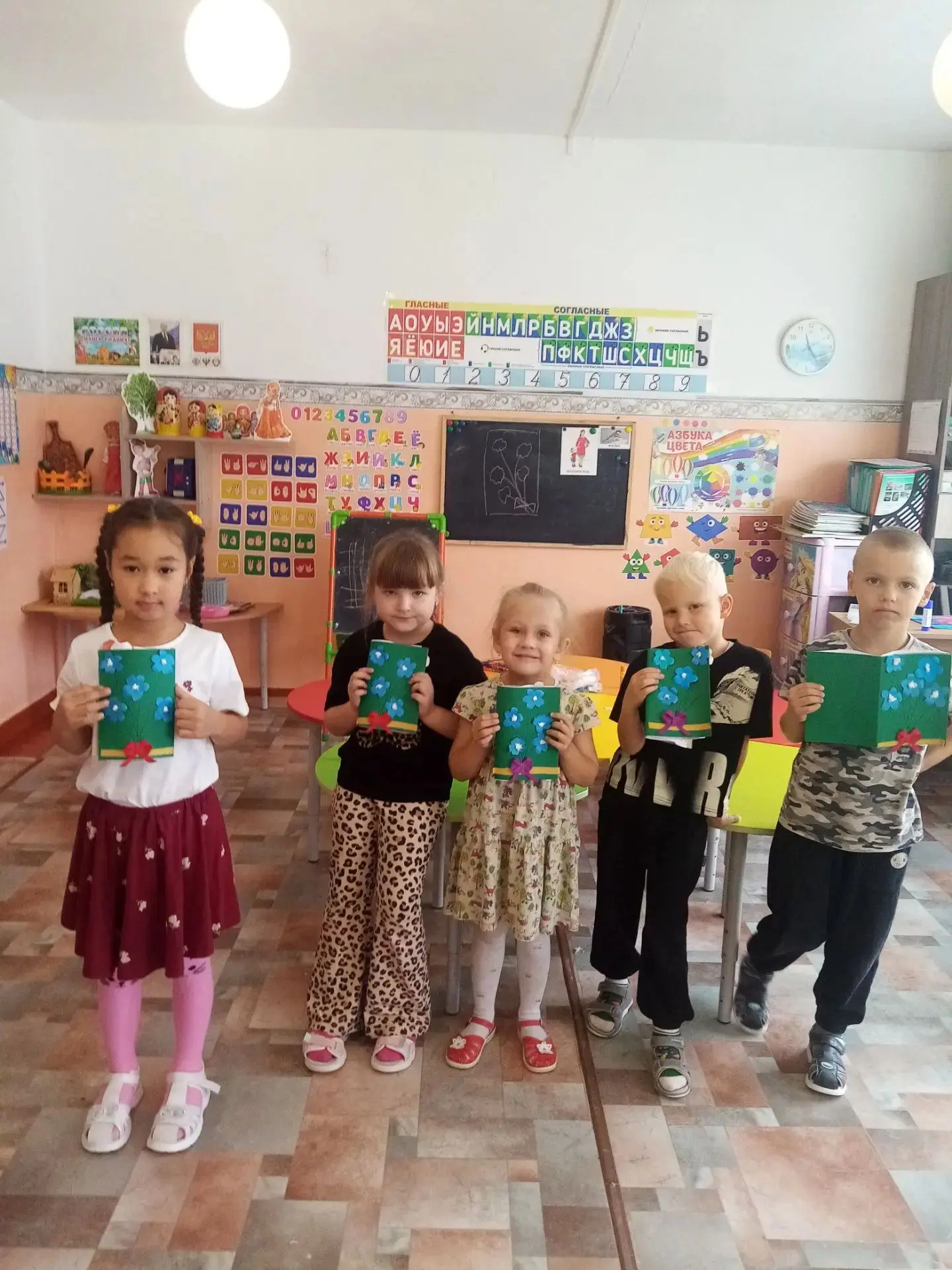 🎉 День учителя уже сегодня! Пора порадовать тех, кто каждый день дарит нам знания и ча...