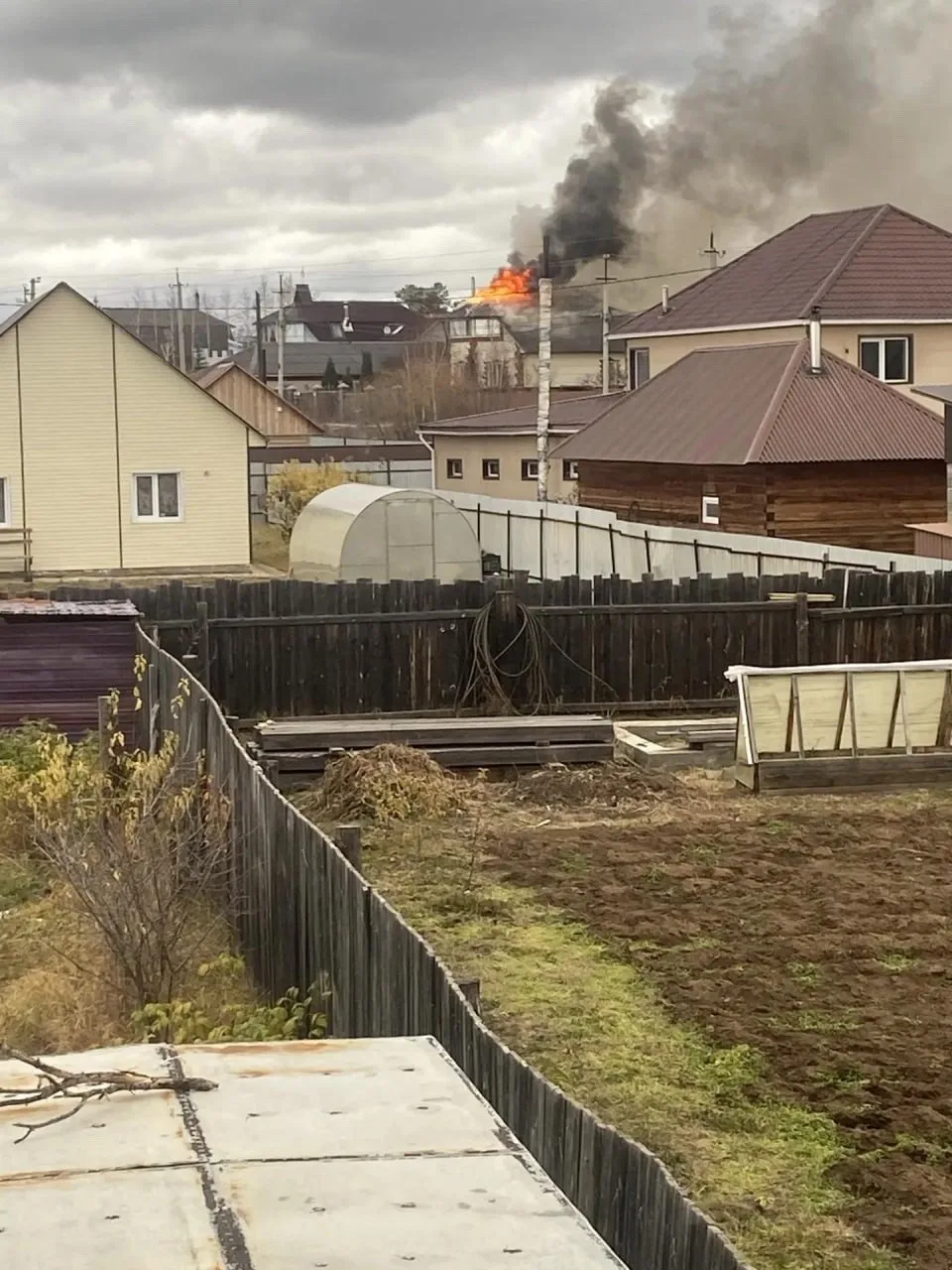 😱 14 огнеборцев тушили пожар в Смоленке
