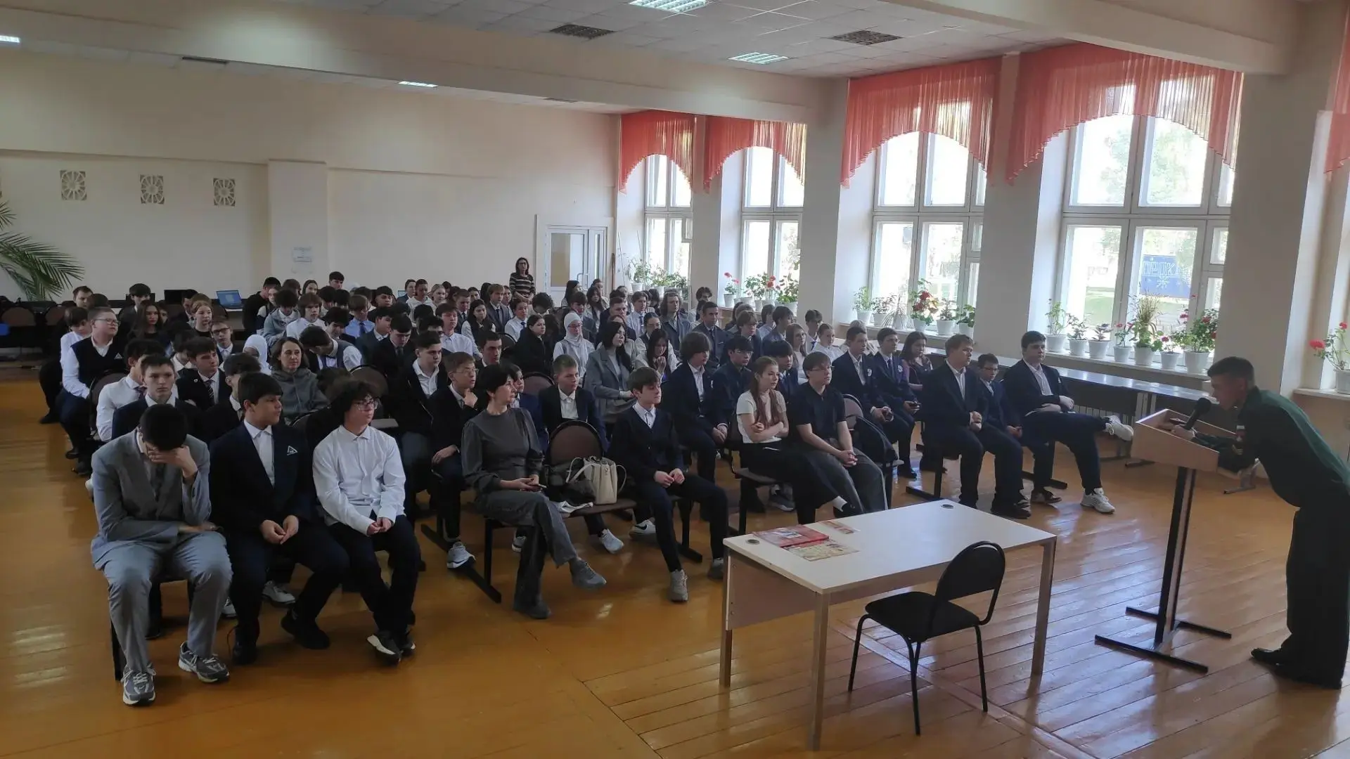 🎓 Старшеклассники Менделеевска узнали о поступлении в военные вузы