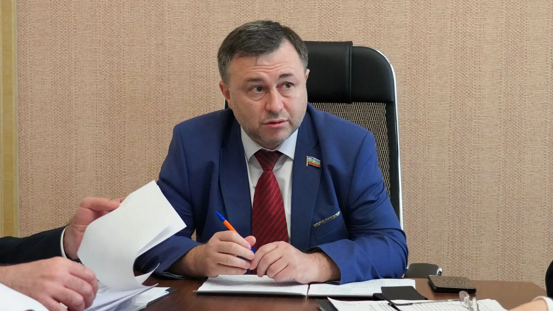✅В Парламенте КЧР обсудили законопроекты, касающиеся земельного законодательства.