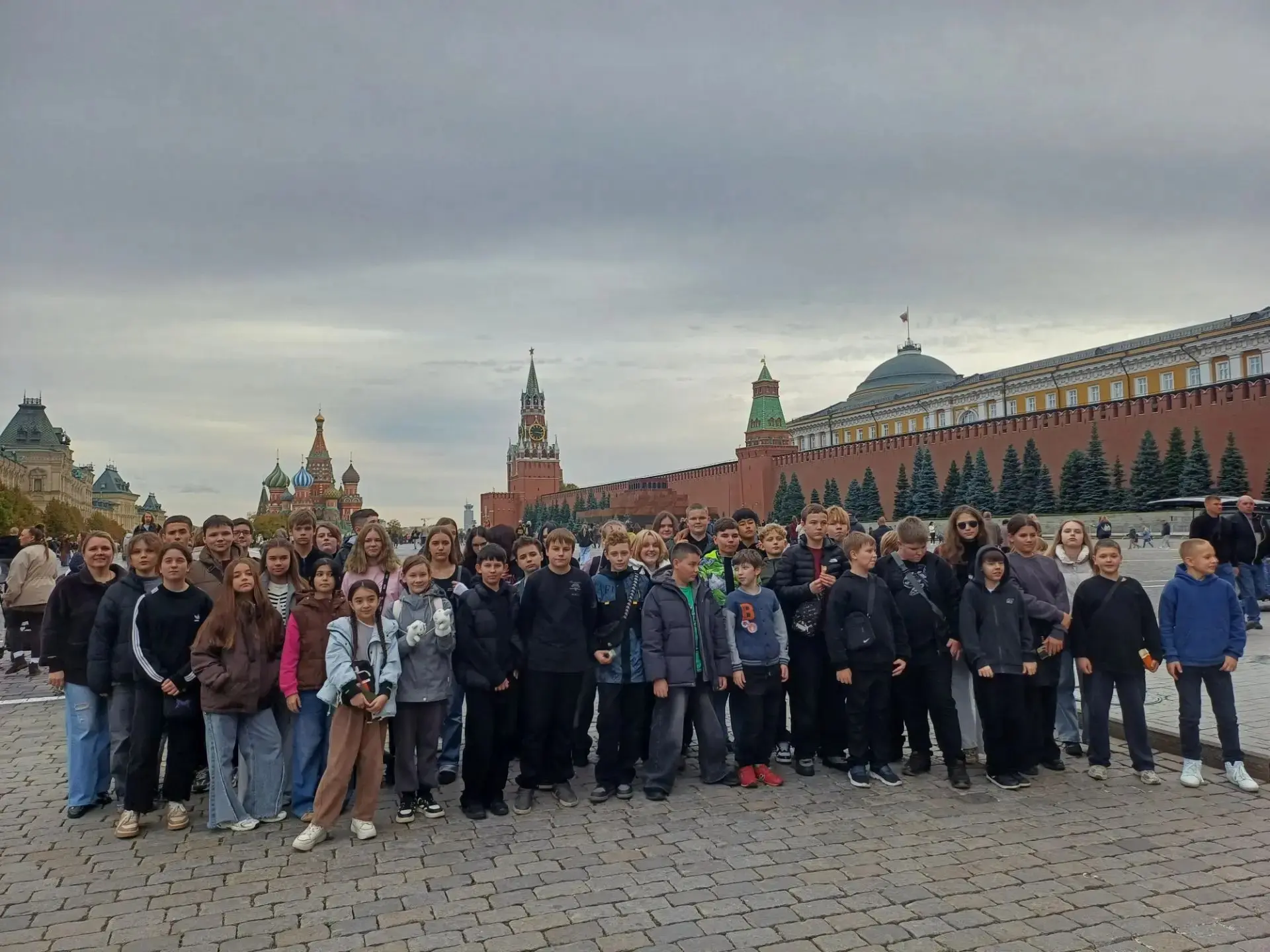 Сегодня 8 октября обучающиеся 6-8 классов со своими классными руководителями Корнеевой ...
