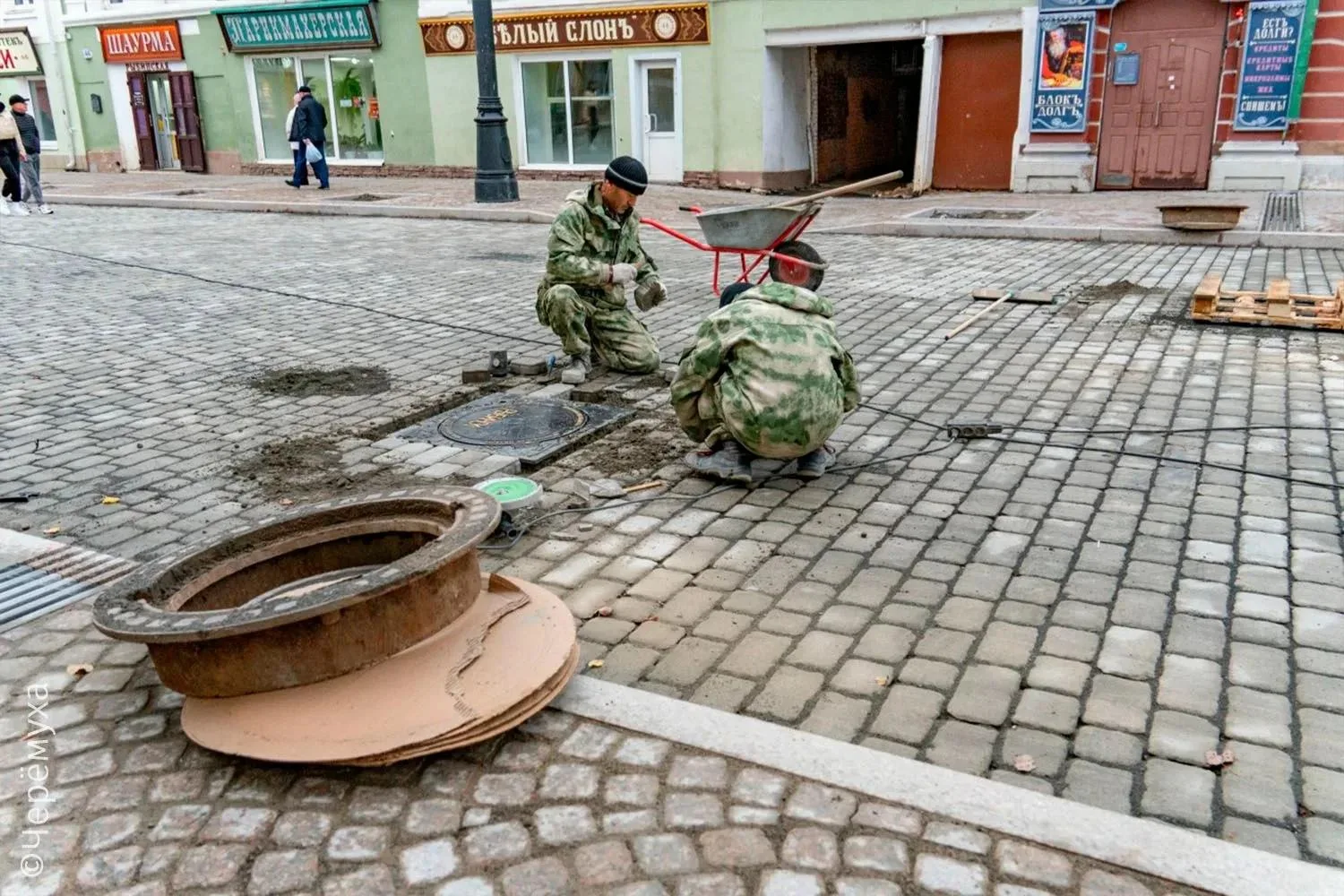 Именные люки получил Рыбинск на Крестовой пока на участке от Ломоносова до Стоялой.