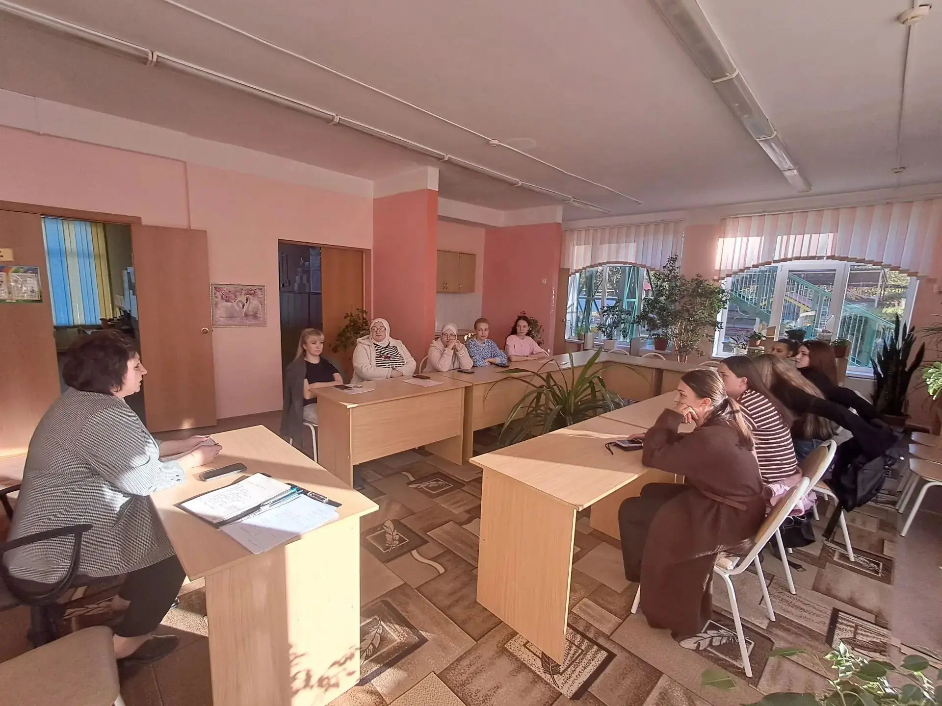 🌈 В детском саду "Радуга" г. Сурска прошло родительское собрание для группы раннего во...