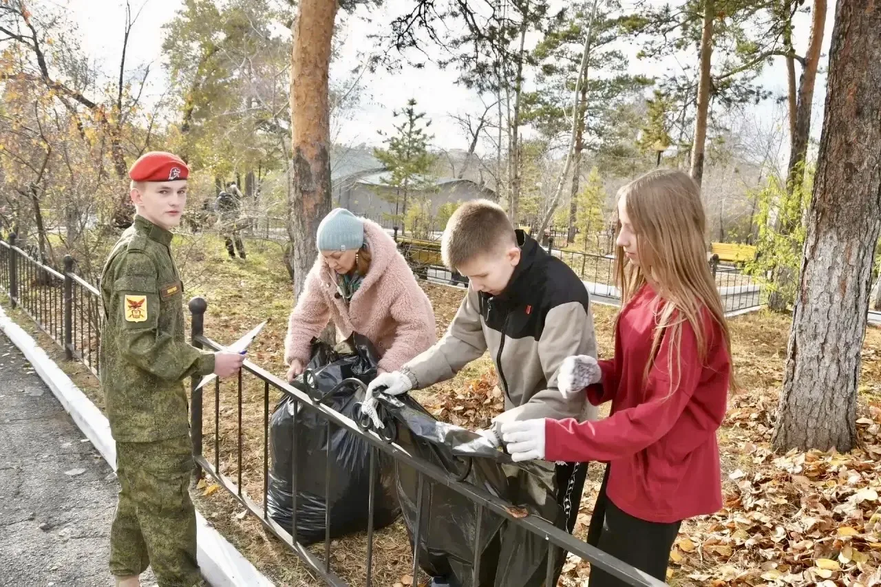 В Парке культуры и отдыха Дома офицеров Забайкальского края состоялся субботник