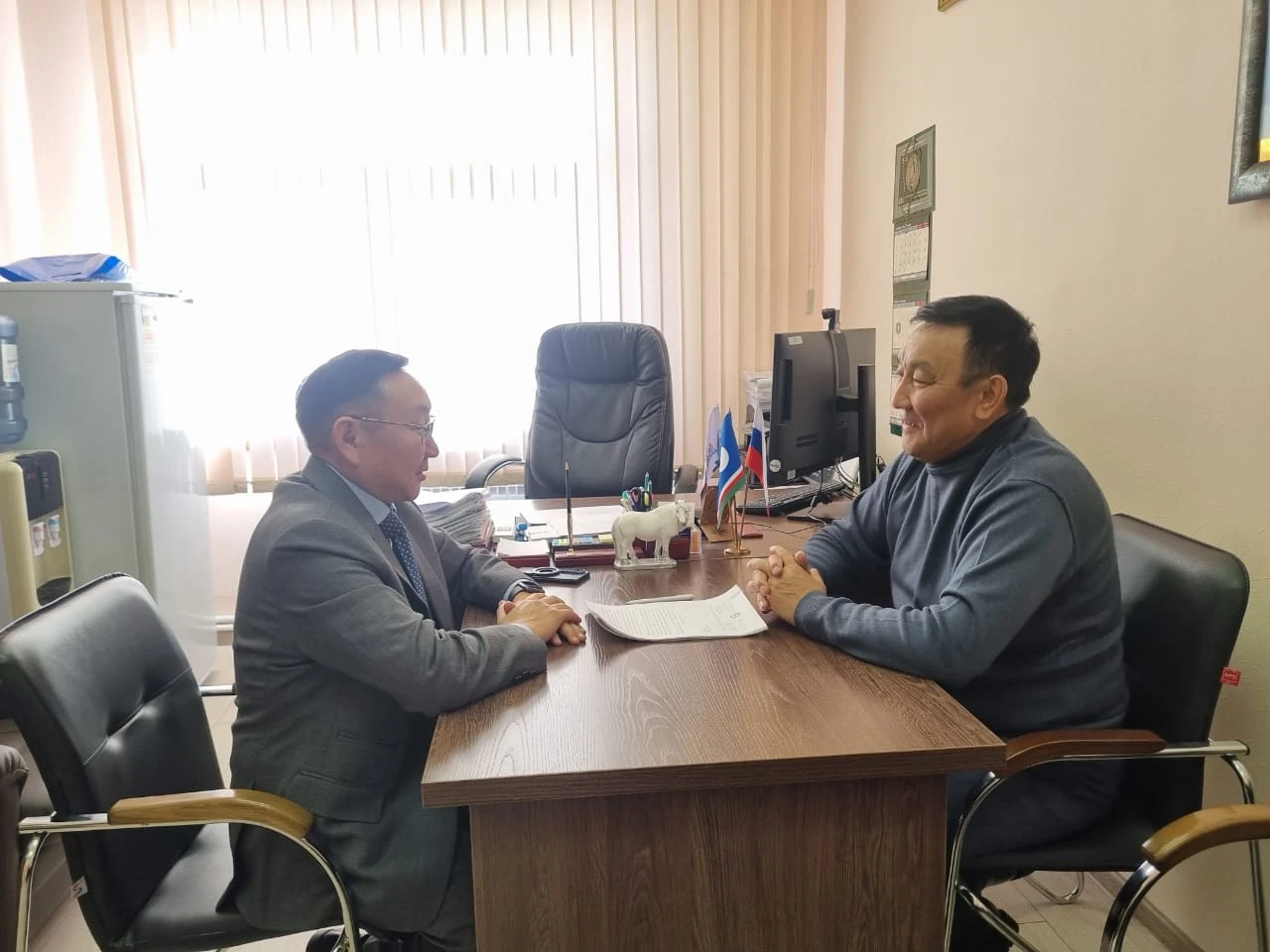 Провёл рабочую встречу с председателем постоянного комитета по селу и аграрной политике...