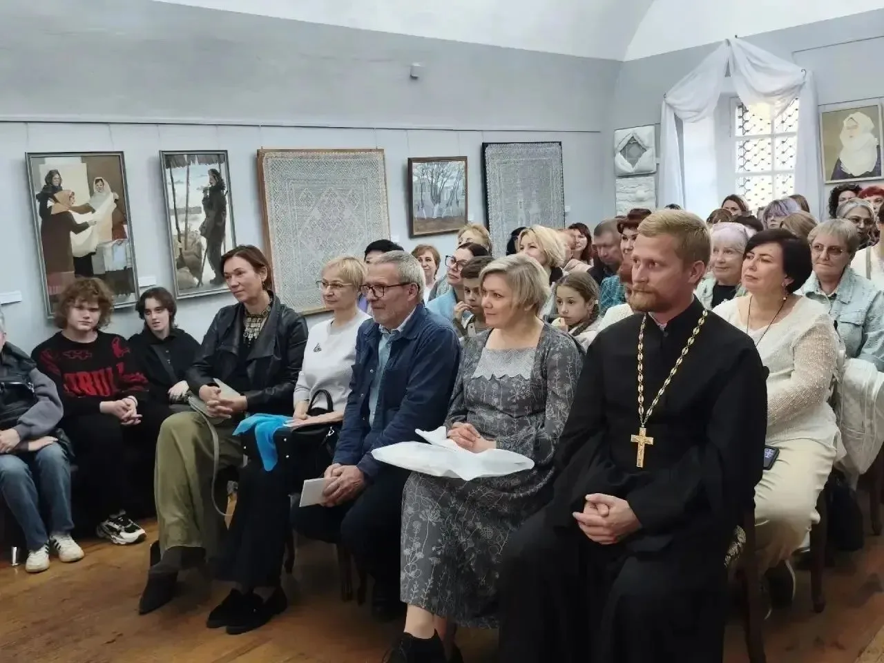 «Перезагрузка традиций»: в Музее истории Оренбурга открылась выставка молодых талантов
