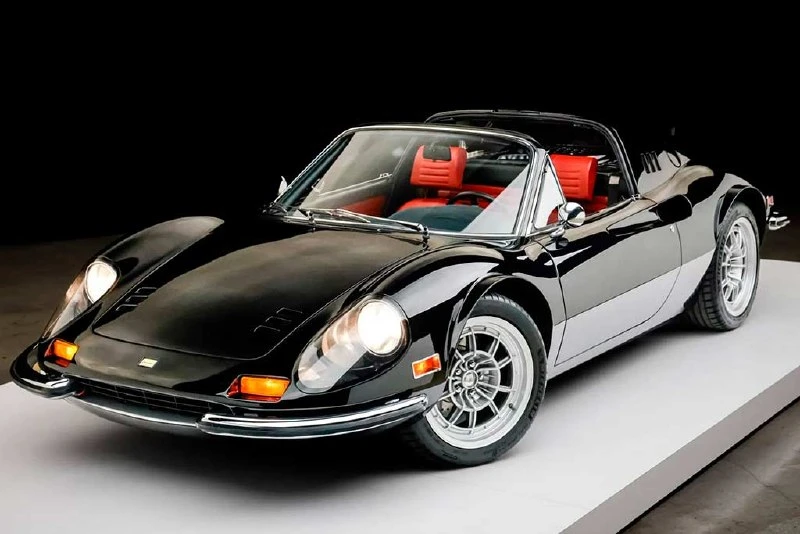 Онлайн-аукцион Bring a Trailer выставил на продажу спорткар Ferrari Dino 1972 года. Это...