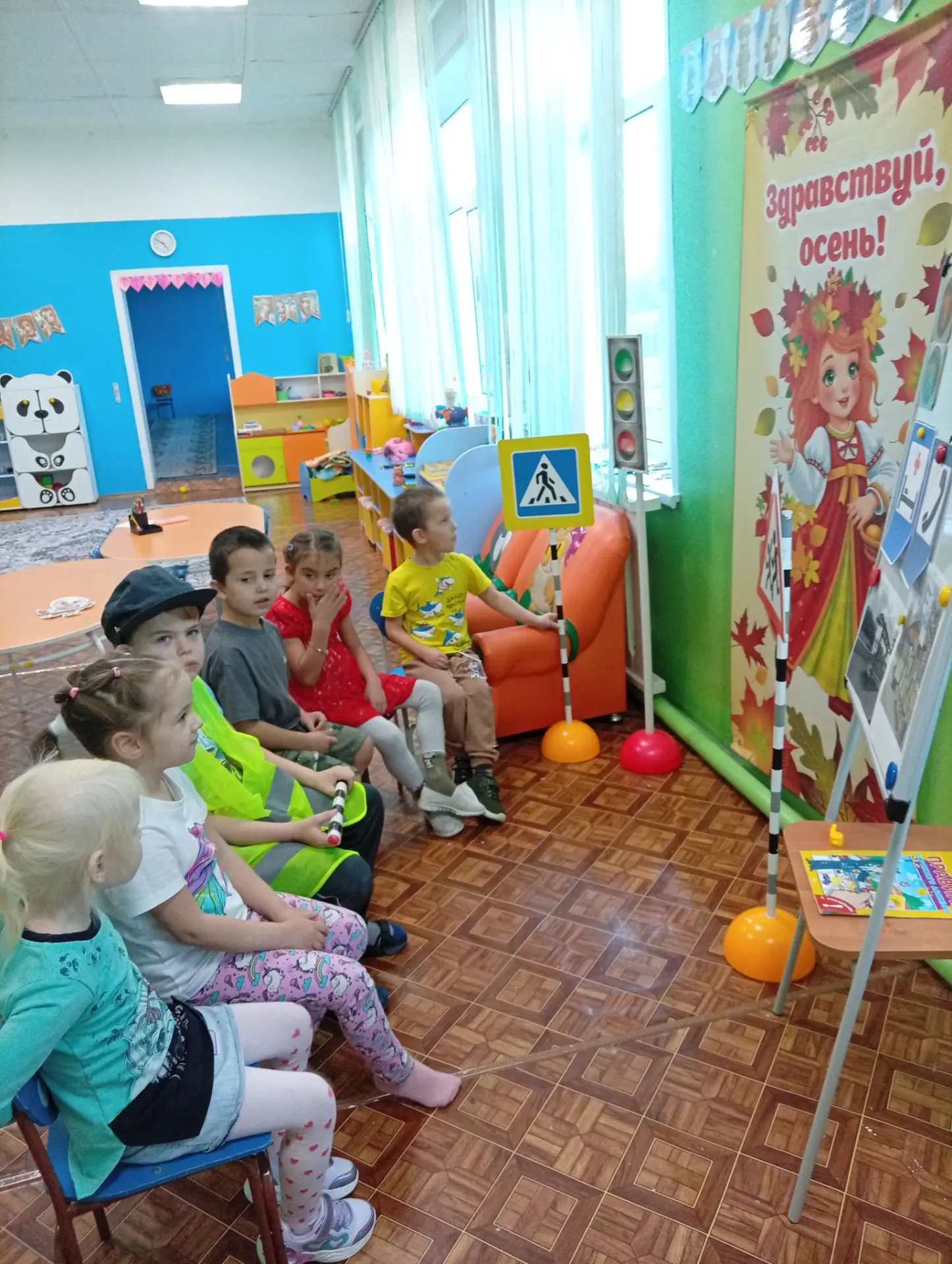 Игровая ситуация "Ребенок - главный пассажир. Пешеход и водитель"