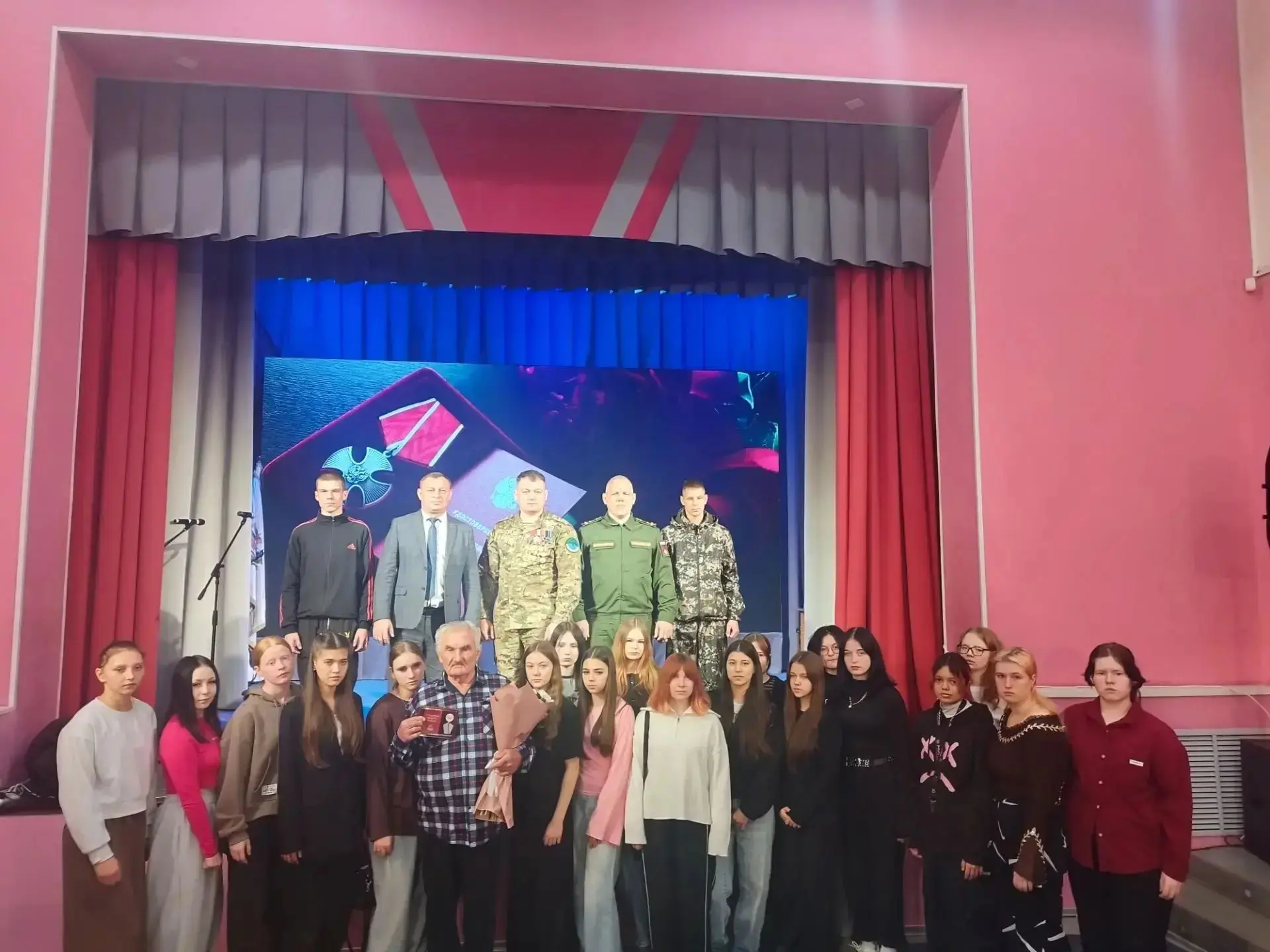 Сегодня в Зырянском районе состоялась торжественная церемония передачи государственных ...