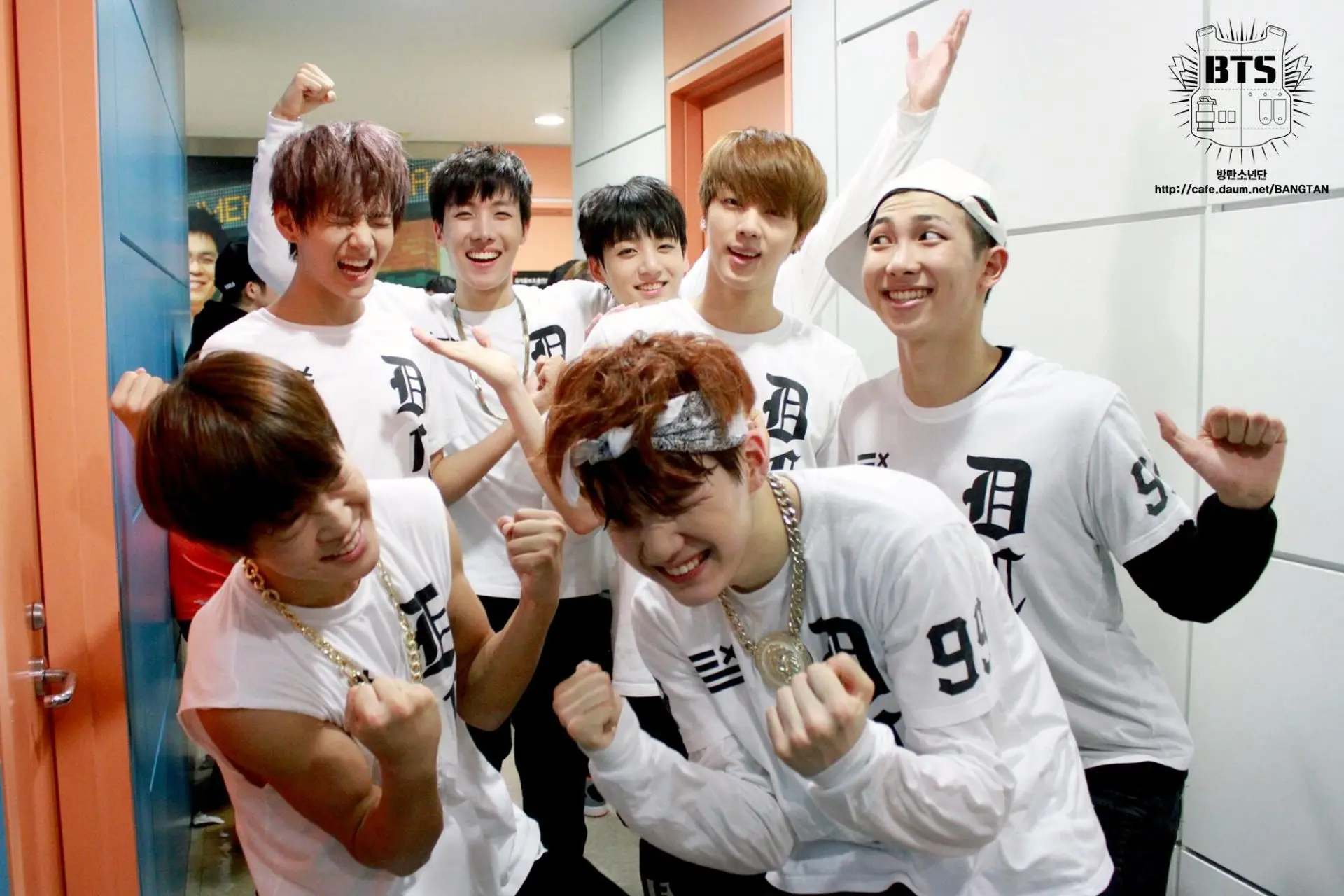 🕊BTS Official Twitter 08.10.2013