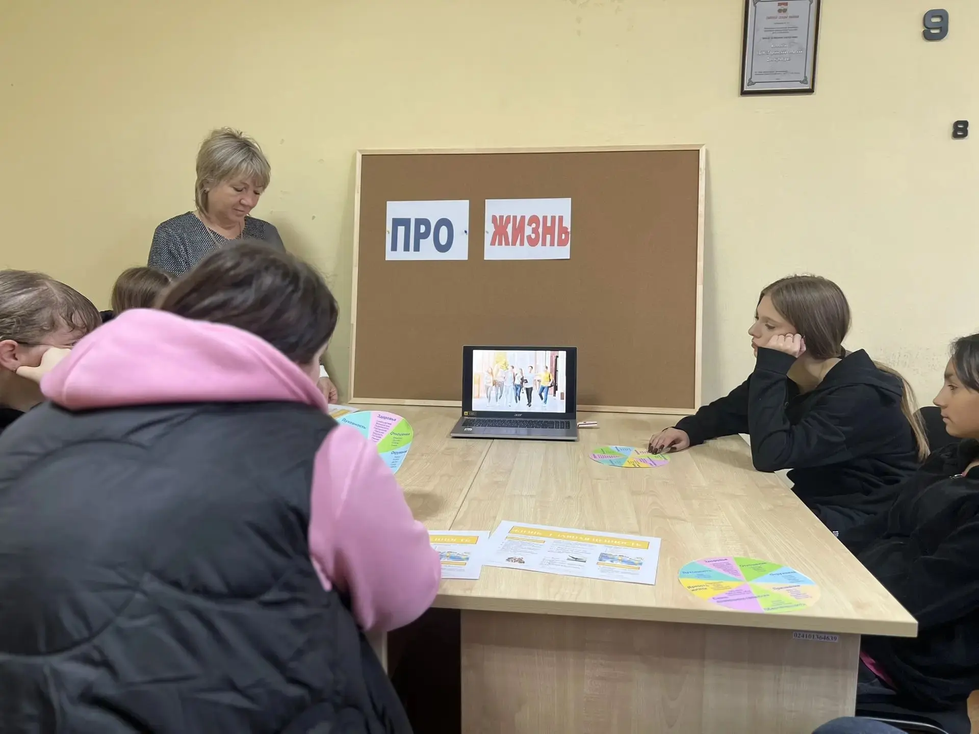 Как не сбиться с пути и найти главное: в Энтузиастском ДК прошел час размышлений «ПРО ж...